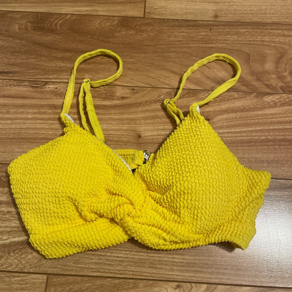 Never Worn Bikini Swim Top w Adjustable Straps and Clasp Back